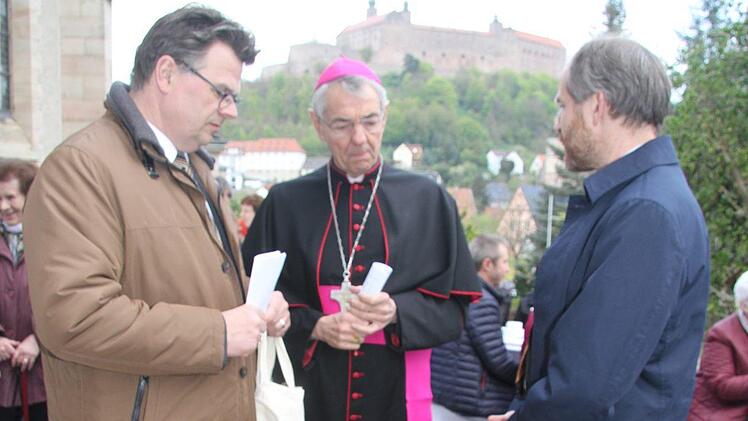 Ein großes Fest war die Einweihung des sanierten Pfarrhauses mit Erzbischof Ludwig Schick für die Pfarrei zu Unserer Lieben Frau. Foto: Sonny Adam