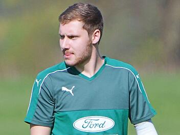 Der Abstieg ist f&uuml;r den TSV Marktzeuln (hier mit Adrian Kremer) so gut wie besiegelt. Ein Sieg gegen den FC Oberhaid k&auml;me einer Sensation gleich. Foto: Gunther Czepera