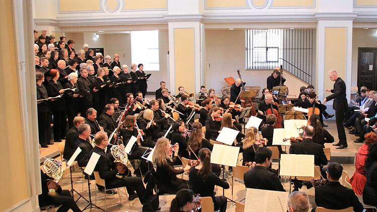 Großen Eindruck bei den zahlreichen Zuhörern in der Morizkirche hinterließ die Aufführung von Antonin Dvoráks "Stabat Mater" durch den Coburger Bachchor.Foto: Jochen Berger