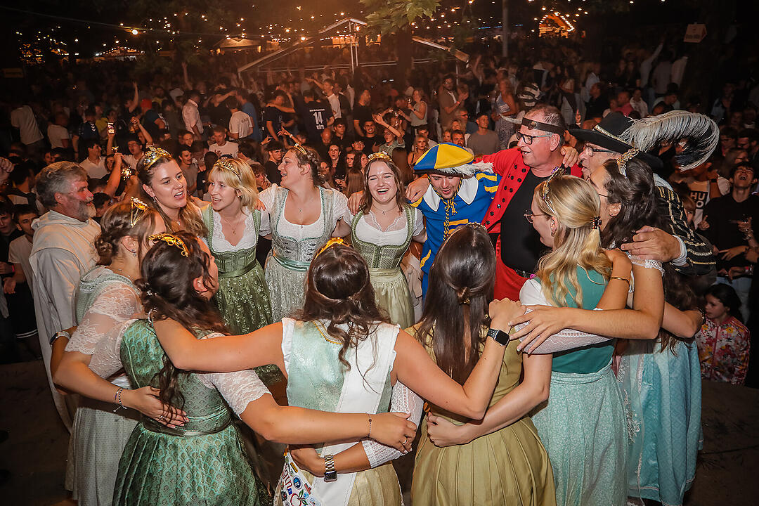 Impressionen vom größten Weinfest in Franken!