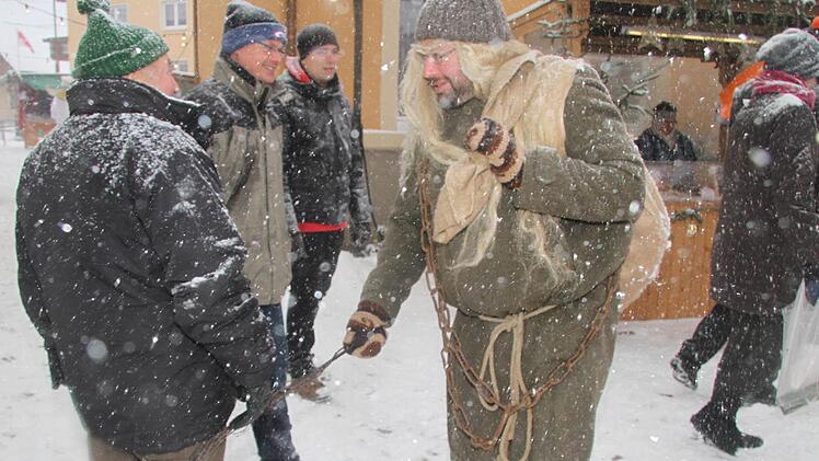 Die Furcht vor ihm hält sich in Grenzen: Richtig zuhauen tut der Mann mit der Rute sowieso nicht.
