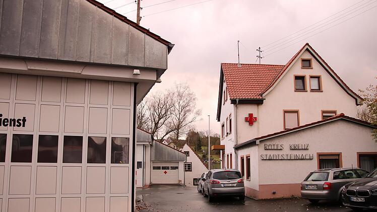 Anstelle der jetzigen Gebäude des BRK auf dem Rotkreuzplatz in Stadtsteinach soll der Neubau einer "Akademie für Pflege und Gesundheit" entstehen. Foto: Klaus Klaschka