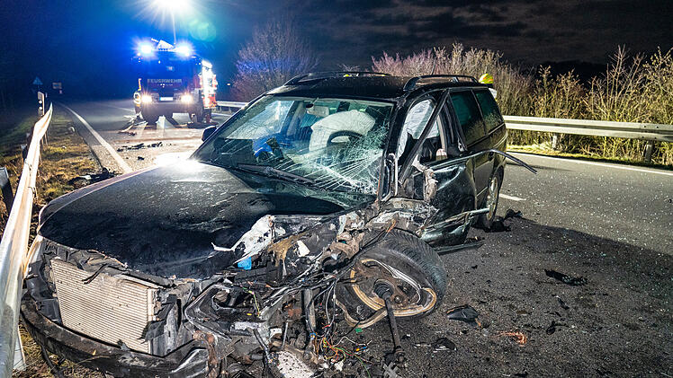 Frontalzusammensto&szlig; auf der B4