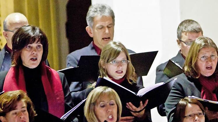 Eindringlicher Chorgesang: Die "Fränkische Kantorei Fürth" gastiert in der Coburger Morizkirche. Fotos: Jochen Berger