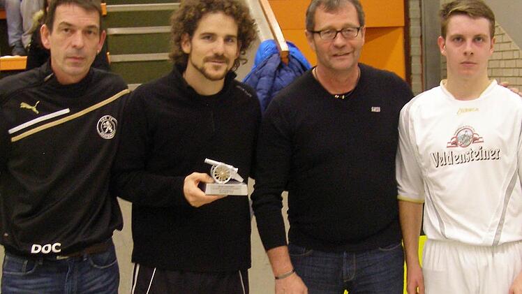 Die besten Torschützen des Turniers: Lutz Reinhold (2.v.li.) und Julian Eichenmüller (re.). Foto: privat