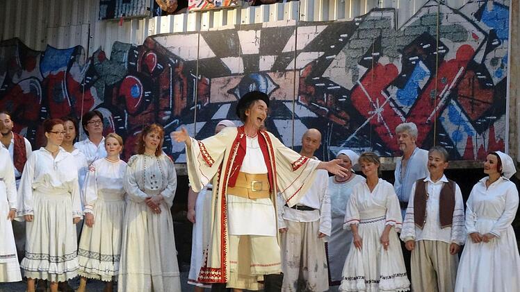 "Der Zigeunerbaron": Impressionen von der Neuinszenierung auf der Waldbühne Heldritt.Foto: Jochen Berger
