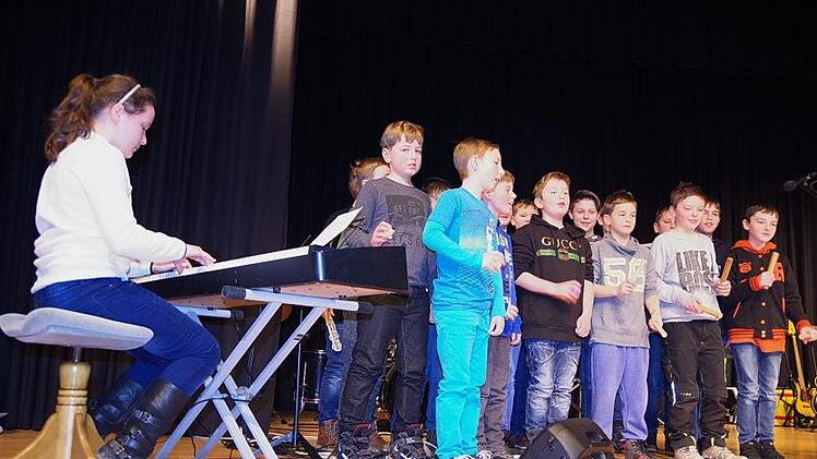 Die Klassen 4 a und 4 b der Grundschule Küps