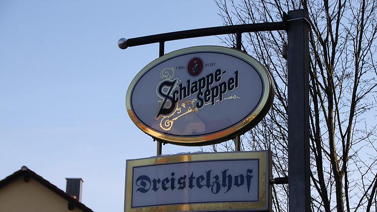 Restaurant und Gästezimmer liegen am Fuße des Dreistelzbergs. Foto: Ulrike Müller