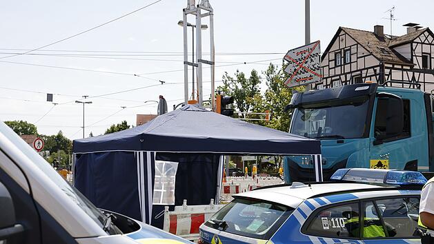 Lkw &uuml;berf&auml;hrt Fahrrad: Radfahrerin verstirbt in N&uuml;rnberg-M&ouml;geldorf
