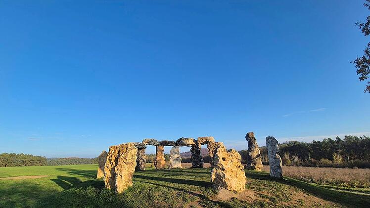 Fränkisches Stonehenge in der Herbstsonne - Fotos von Besucher begeistern im Netz