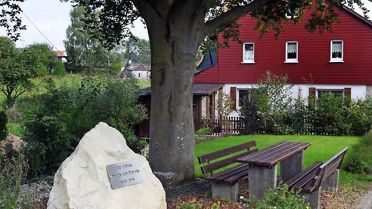 Eine kleine Parkanlage entstand anlässlich des 800. Jubiläums am Buchnertorweg. Sie wird ebenso vom Gartenbauverein gepflegt wie ...