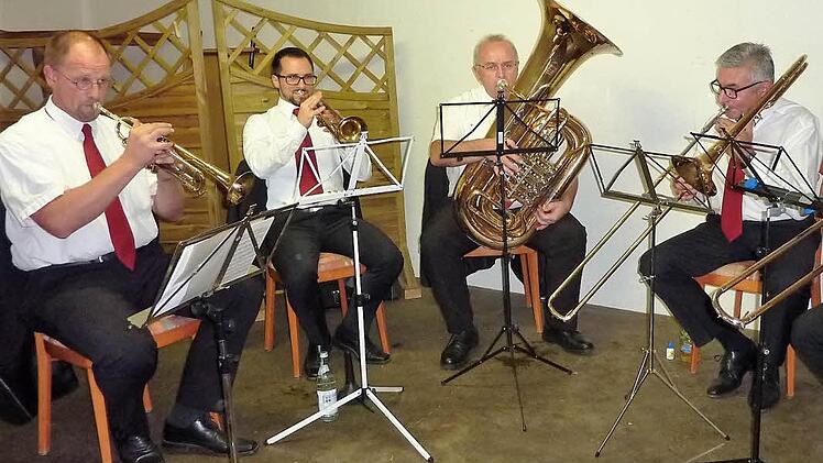 Die St.-Georgs-Bläser umrahmten unter der Leitung von Heiko Meusel musikalisch das Kreisflößertreffen in Friesen. Foto: Gerd Fleischmann