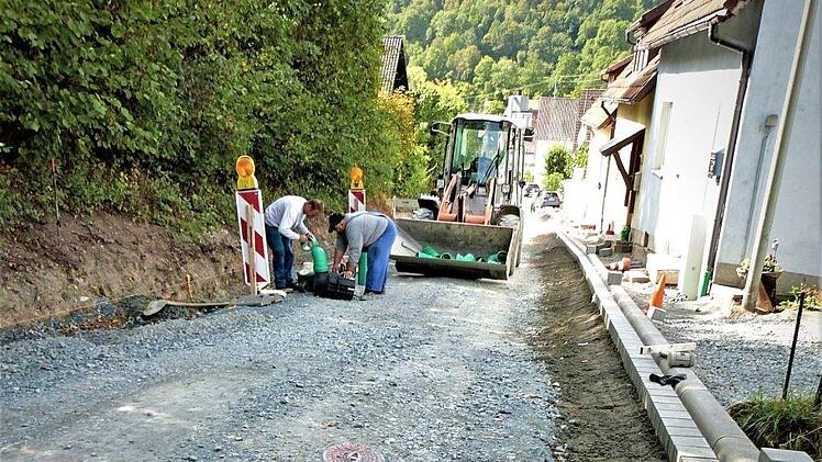 Die Arbeiten an der Großbaustelle "Bergweg" gehen dem Ende entgegen und sollen bis Mitte Oktober abgeschlossen sein. Foto: Werner Reißaus