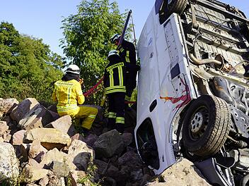 Schweren Situationen stellten sich die Wehrleute bei ihrer THL Übung in Burkardroth. Foto: Ariel Karwacki