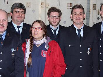Die Vereinsspitze der Langendorfer Feuerwehr (v.l.): Otto Müller, Ralf Karner, Gisela Geisel, Christoph Büttner sowie die Kommandanten Steffen Partsch und Marko Schäfer. Foto: Gerd Schaar