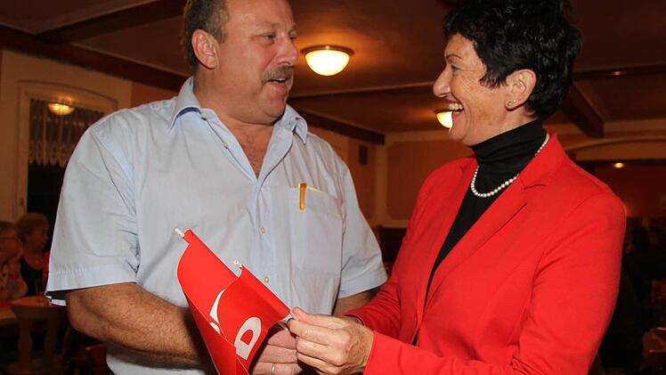 Jürgen Karg steht der SPD-Kreisvorsitzenden, Landtags-Vizepräsidentin Inge Aures, als ihr Stellvertreter zur Seite.  Foto: Sonja Adam