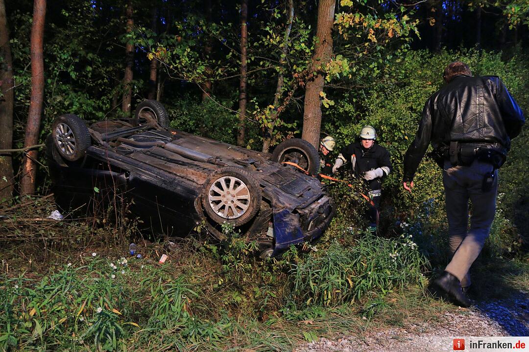 Kinder verletzt: Auto überschlägt sich bei Walsdorf