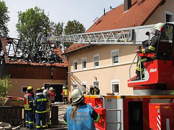 Am Donnerstagnachmittag ist in Hutschdorf ein Feuer ausgebrochen. 100 Rettungskräfte waren im Ort im Einsatz.  Foto: Andreas Schmitt