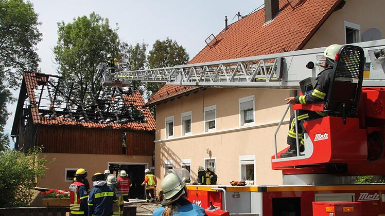 Am Donnerstagnachmittag ist in Hutschdorf ein Feuer ausgebrochen. 100 Rettungskräfte waren im Ort im Einsatz.  Foto: Andreas Schmitt