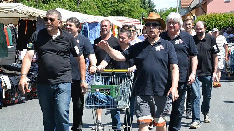 Kerwa in Mainleus: Mit einem Umzug, Musik und Tänzen wurde am Wochenende gefeiert. Foto: Uschi Prawitz