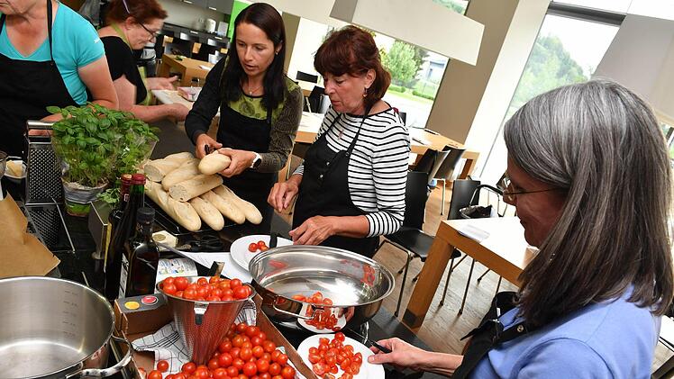 Kochen mit den Gemüsen des Monats - Impressionen vom Kochworkshop im Kulmbacher MupäzFoto: Ronald Rinklef