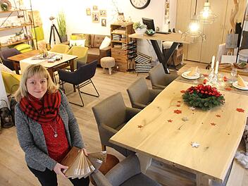 Michaela Kneier aus Sandberg ist mir ihrem Möbelgeschäft neu in der Bad Kissinger Bachstraße zu finden. Foto: Benedikt Borst