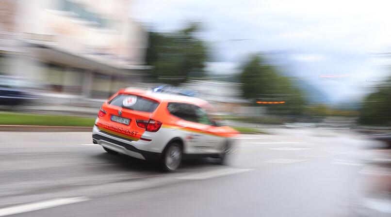 Knetzgau: Radfahrer nach Zusammensto&szlig; mit Pkw schwer verletzt