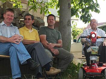 Joaquim da Costa (2. v. l.) besuchte Manfred, Rainer und Valentin Welker (v. l.). Foto: privat