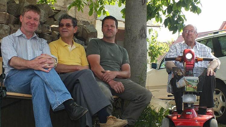 Joaquim da Costa (2. v. l.) besuchte Manfred, Rainer und Valentin Welker (v. l.). Foto: privat