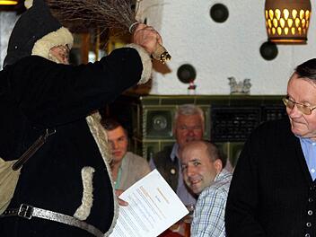 "Und du Kraus wolltest doch im Flößerkeller mit Biermarken zahlen", so der Nikolaus. Foto: Michael Wunder