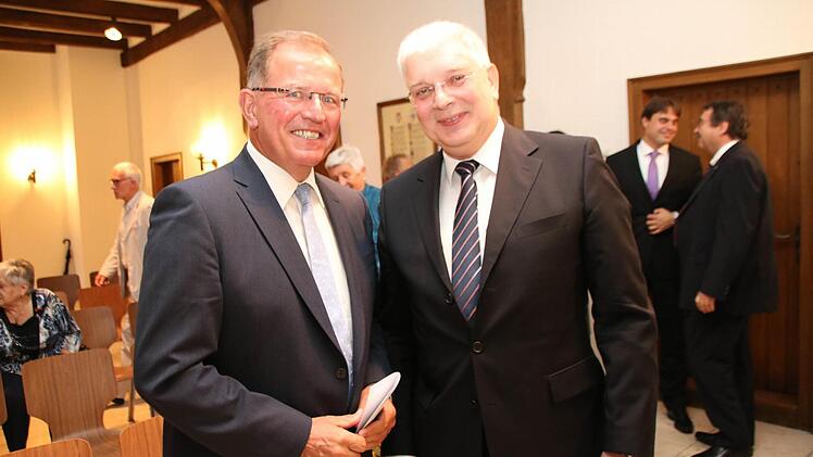 Bezirkstagspräsident Erwin Dotzel gehörte zu den Gratulanten. Foto: Heike Beudert