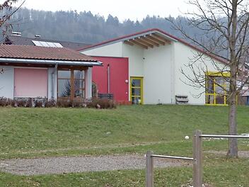 An die katholische Kindertagesstätte Sankt Elisabeth an der Schulstraße in Ludwigschorgast soll ein Gruppenraum angebaut werden. Foto: Wulf