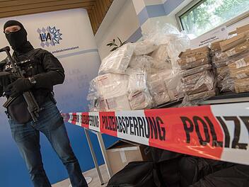 Fast eine Tonne Kokain wurde in Bananenkisten nach Deutschland geschmuggelt. Symbolbild, Foto: Peter Kneffel / dpa