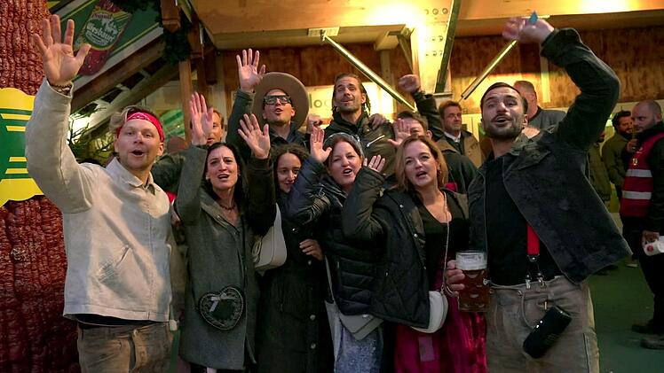 Die Newcomer-Schlagerband Mountain Crew wei&szlig;, wie wichtig die sozialen Medien f&uuml;r den Erfolg in der Branche sind. Gemeinsam mit ihren Fans machen sie ein TikTok Video.