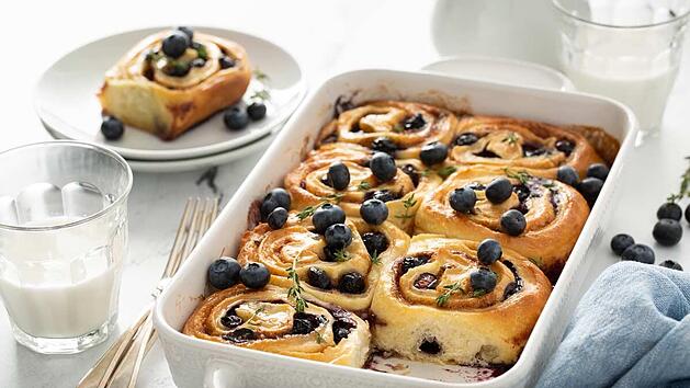 zimtschnecken-mit-blaubeeren.jpg