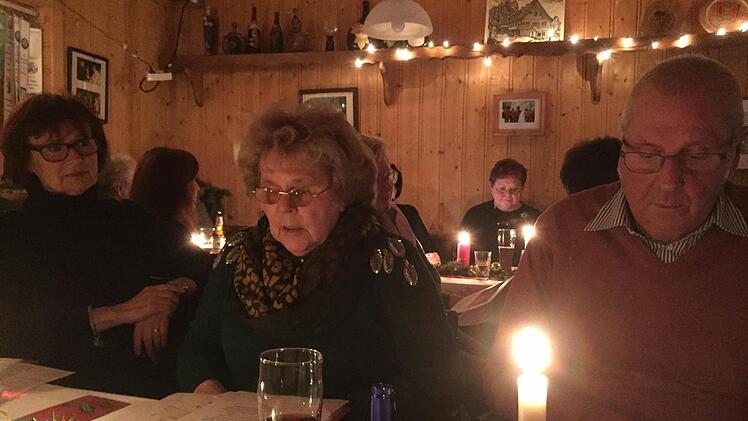 Vereinsmitglieder lasen Geschichten vor.  Foto: Regina Rinke