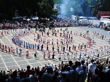 Höhepunkt im Neustadter Jahreslauf: die Freiübungen beim Kinderfest. Fotos: Stadt Neustadt