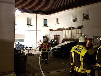 In Hausnummer 12 war ein Zimmer in Brand geraten. Fotos: Tobias Kindermann