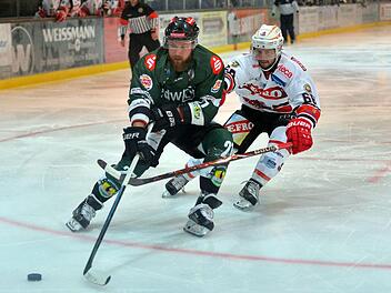 Ondrej Nedved eröffnete mit einem Blueliner im Powerplay den Torreigen für den Höchstadter EC, dem mit dem 5:2 gegen den ECDC Memmingen sein erster Heimsieg der noch jungen Saison gelang. Foto: Picturedreams