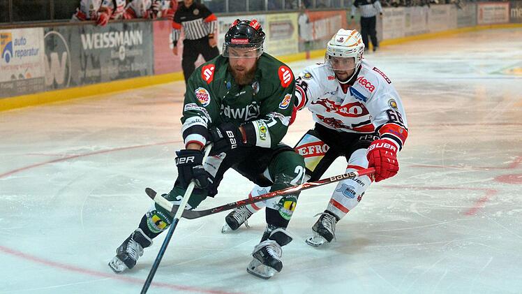 Ondrej Nedved eröffnete mit einem Blueliner im Powerplay den Torreigen für den Höchstadter EC, dem mit dem 5:2 gegen den ECDC Memmingen sein erster Heimsieg der noch jungen Saison gelang. Foto: Picturedreams