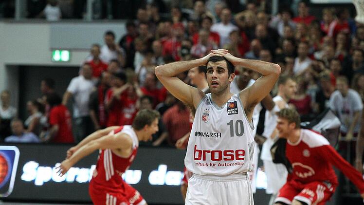 Die Brose Baskets verlieren den Krimi gegen die Bayern mit 75:76 und damit auch das Rennen um den ersten Platz. Foto: sportpress