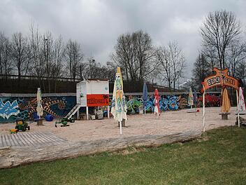 Noch ist der Beachclub der Coburg Locals im Winterschlaf. Welches Konzept ihn in diesem Sommer beleben wird, ist noch unklar. Foto: Astrid Hess
