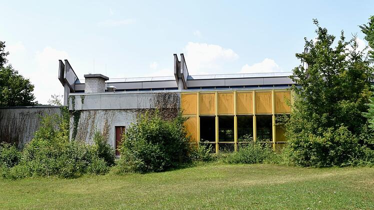 Im rückwärtigen Teil der Dreifachturnhalle in Altenkunstadt  ist ausreichend Platz vorhanden,   hier könnte ein Lehrschwimmbecken an die Kordigasthalle angegliedert werden.Dieter Radziej