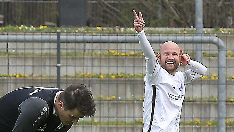 Kaum in der Startelf, direkt wieder der Dreh- und Angelpunkt in der Offensive: Maximilian Großmann erzielte gegen den FC Lichtenfels (4:2) nach 34 Minuten per Weitschuss die 1:0-Führung. sportpress