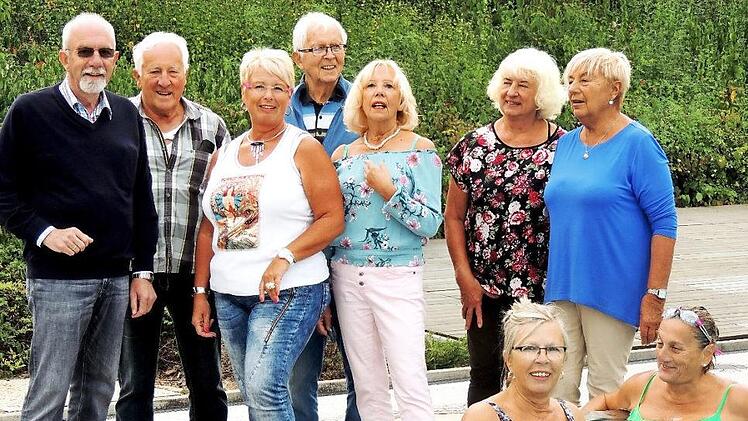 Ein Teil der schwimmfreudigen Senioren beim Abschied von der Freibadsaison 2019.  Foto: Dieter Gropp