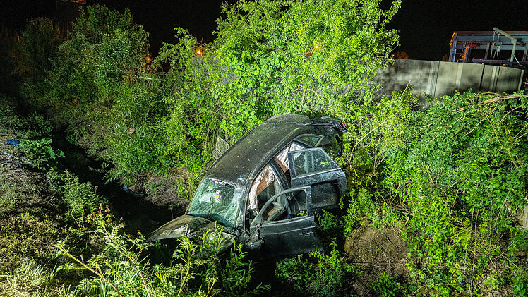 Autofahrer stirbt bei Unfall im Kreis Forchheim - 38-Jähriger aus Wagen geschleudert