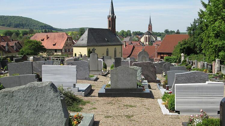 Die Sanierung des Euerdorfer Friedhofs (Foto) soll in die konkrete Planungsphase gehen.  Foto: Winfried Ehling