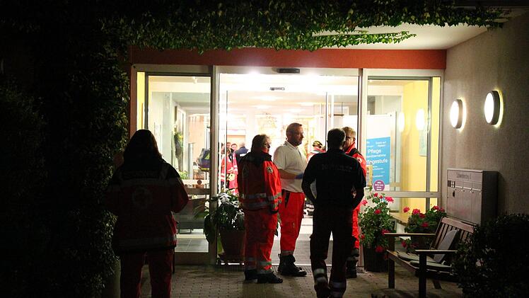 Großeinsatz am Seniorenheim am Schwedensteg. Foto: Jürgen Gärtner