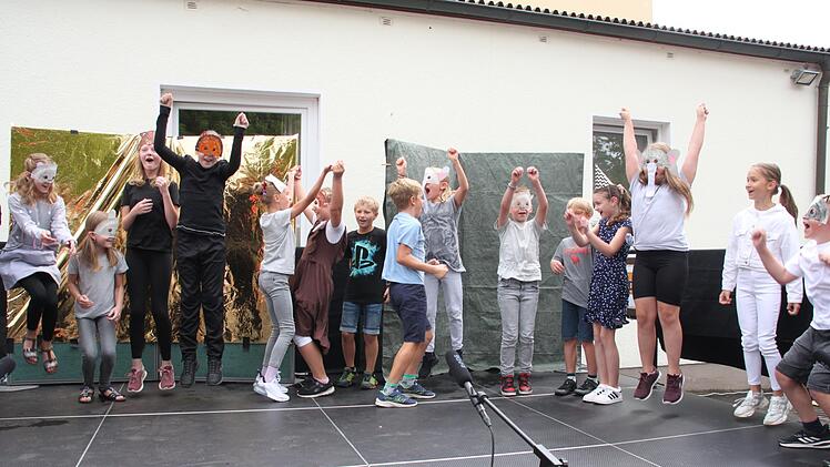 Im Singspiel der dritten Klasse der Theodor-Heublein-Schule waren die Tiere in der Disco außer Rand und Band.