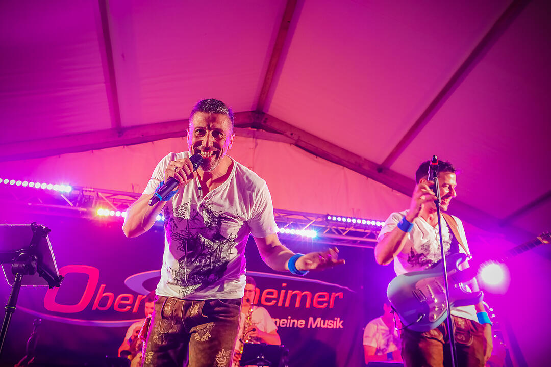 Samstagsparty im Festzelt!